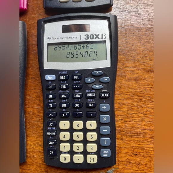 Lot of 4 Texas Instruments TI 30x IIS Solar Caclulators *no covers* - Picture 5 of 6